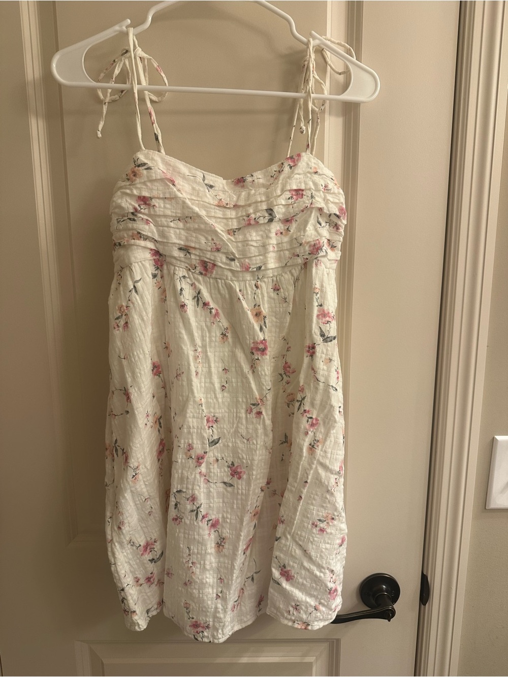 Hollister Babydoll Tie-Strap Mini Dress | Cloud White Floral | NWOT